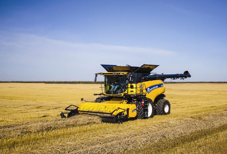 New Holland CR Series Tier 4B Twin Rotor Combines 1