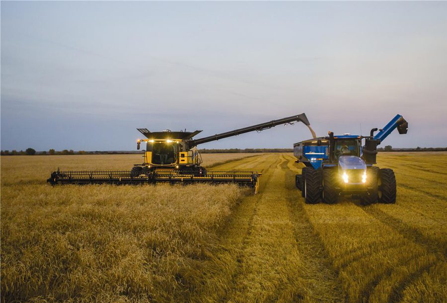 New Holland CR Series Tier 4B Twin Rotor Combines 3