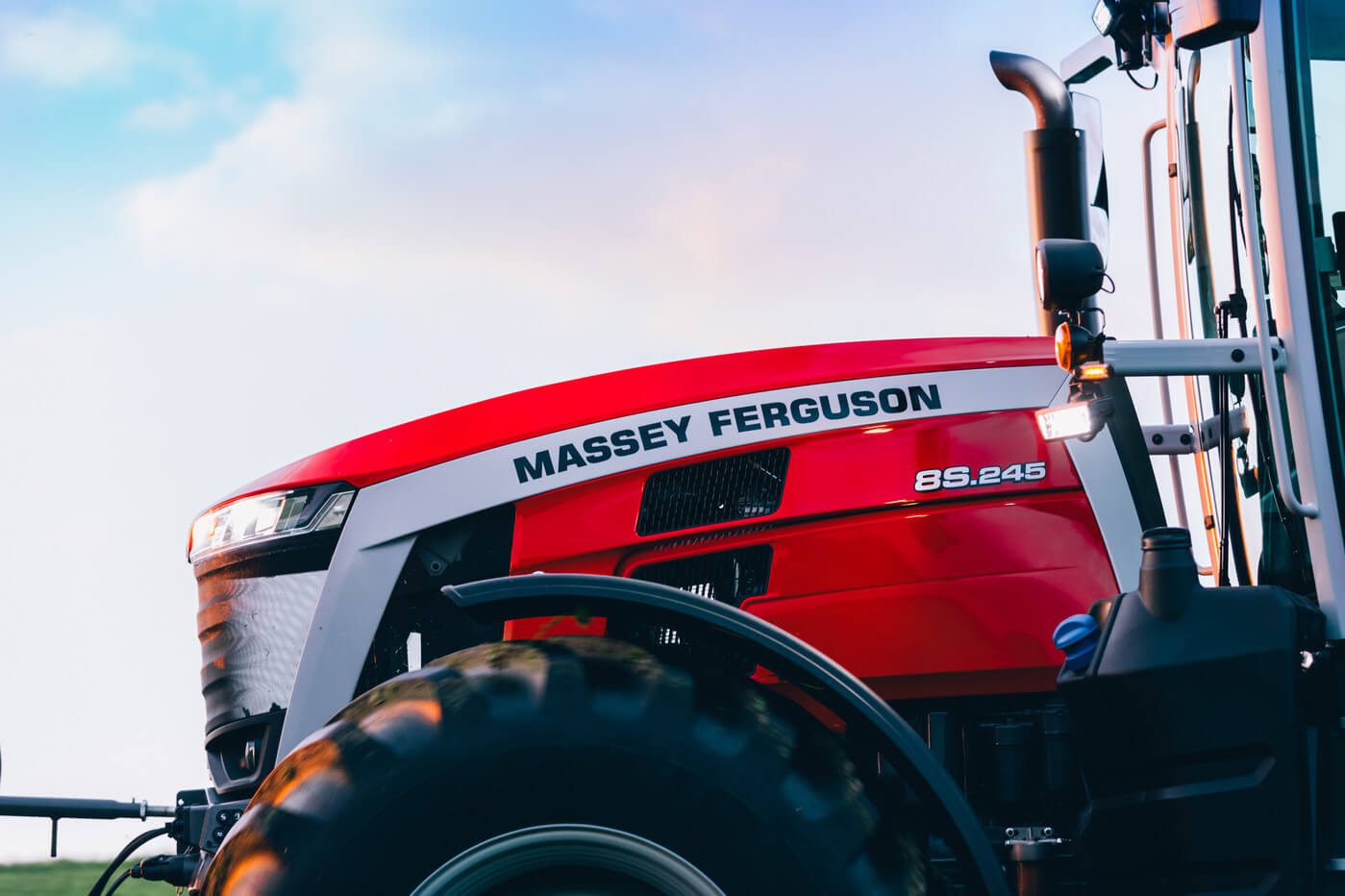 Massey Ferguson 8S 1