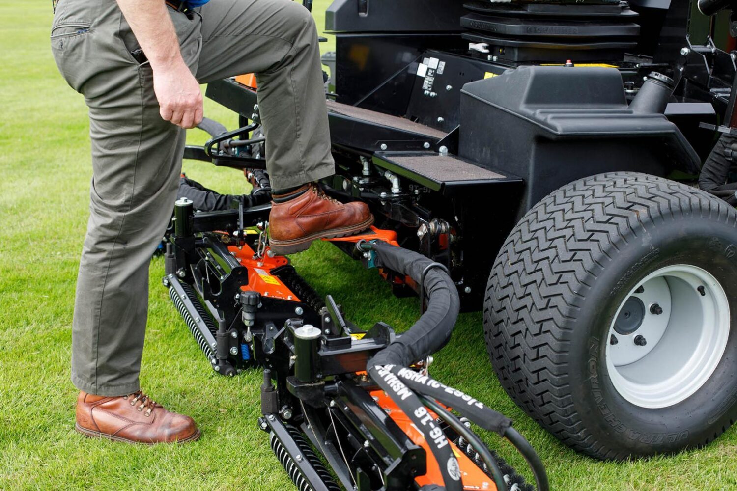 Jacobsen F305 3