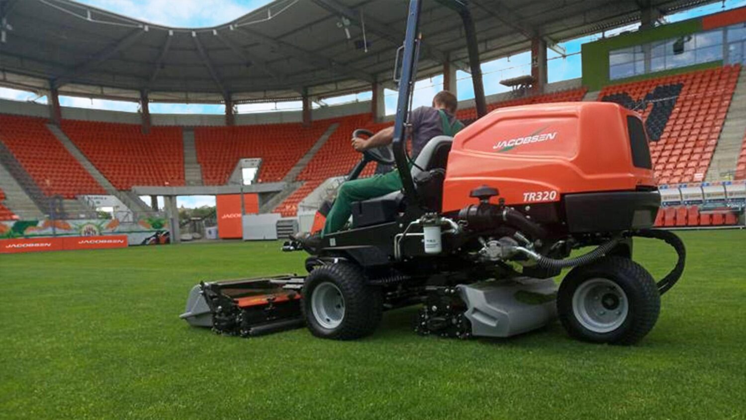 Jacobsen TR320 2